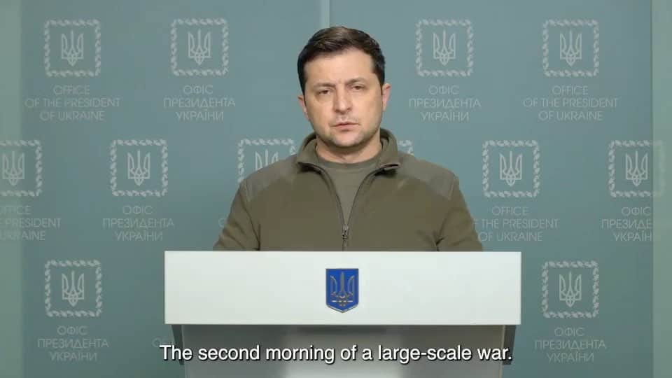 キャサリン・ウィニックのインスタグラム：「“This morning we are defending  our state alone, as we did yesterday. The world’s most powerful forces are watching from afar”. 🇺🇦 #StopWar #StandWithUkraine RT! 🙏🏻」