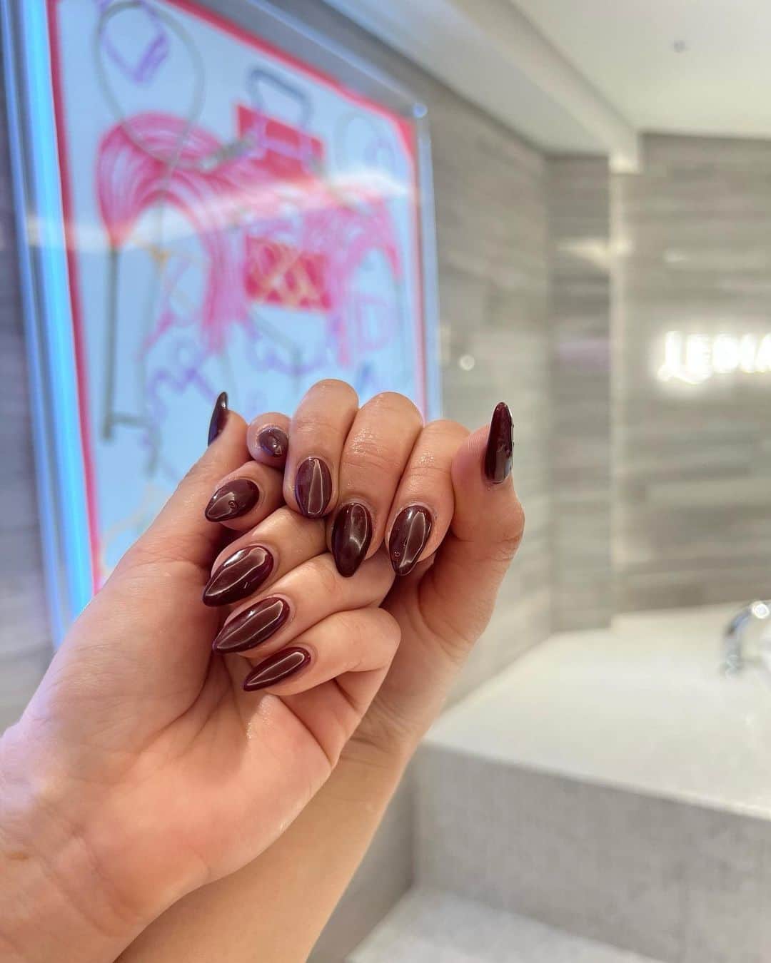 のインスタグラム：「#newnails   ボルドーにした❤️ @lien_liliy  赤色にはまってる🔆  ーーーーーーーーーーーーー Lien(リアン) (☎︎)03-6416-0316 東京都渋谷区道玄坂1-19-10 J-1ビル 5F  ーーーーーーーーーーーーー  #newnails #nail #simplenails #ジェルネイル #ネイル」