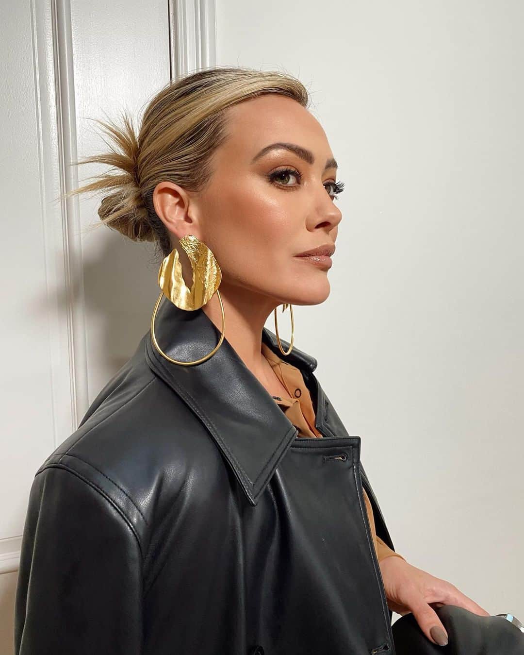 ヒラリー・ダフのインスタグラム：「It’s all so 🅿️…… @clinttorresbeauty @nikkilee901 @elkin @jimmychoo @standstudio.official @misho_designs @christopher_esber @rodosince1956」