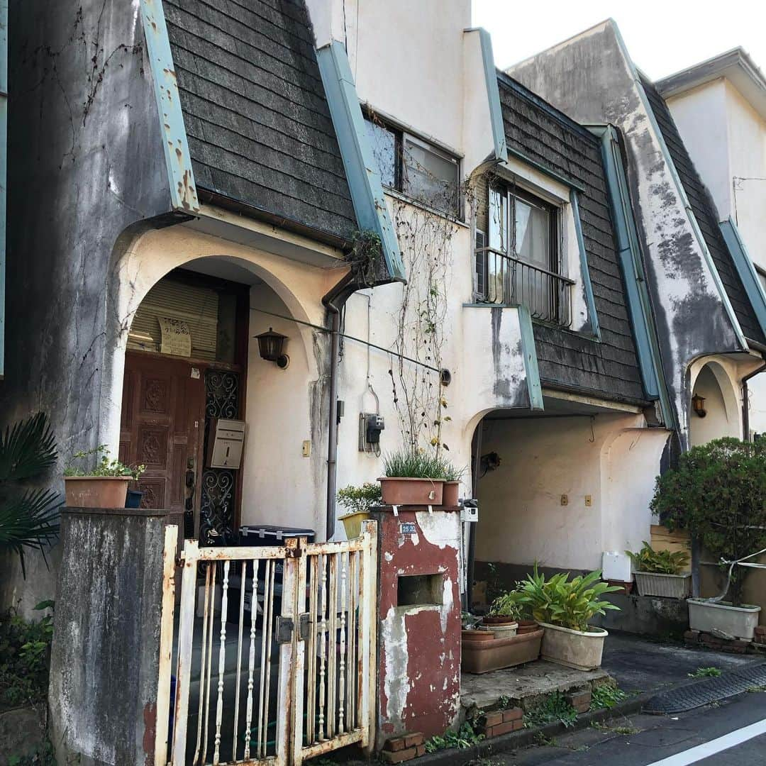 能町みね子さんのインスタグラム写真 - (能町みね子Instagram)「美しき西坂戸の建売住宅たち ※久しぶりの投稿 ※なんかインスタにちょっと飽きてました」3月12日 10時12分 - nmcmnc