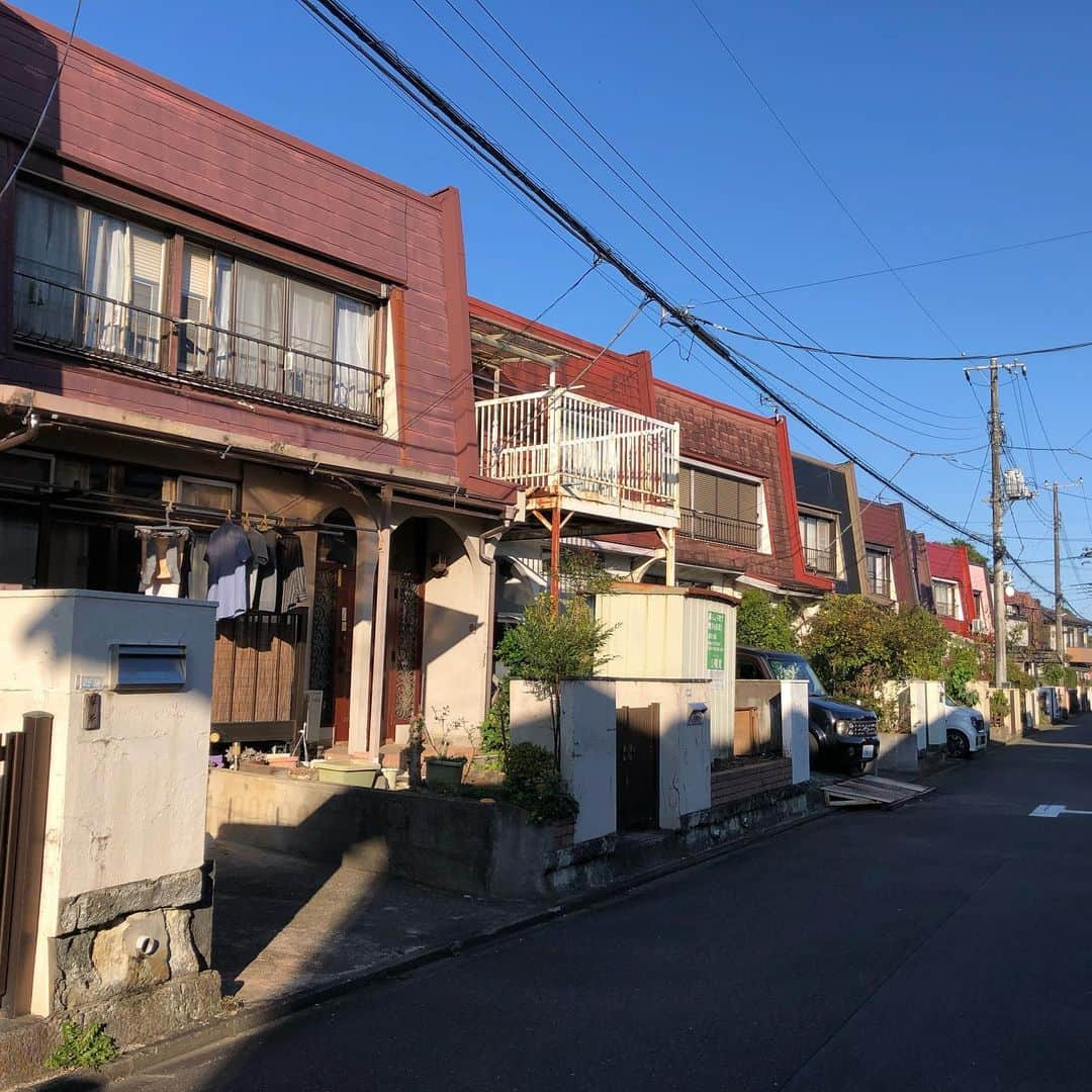 能町みね子さんのインスタグラム写真 - (能町みね子Instagram)「美しき西坂戸の建売住宅たち ※久しぶりの投稿 ※なんかインスタにちょっと飽きてました」3月12日 10時12分 - nmcmnc