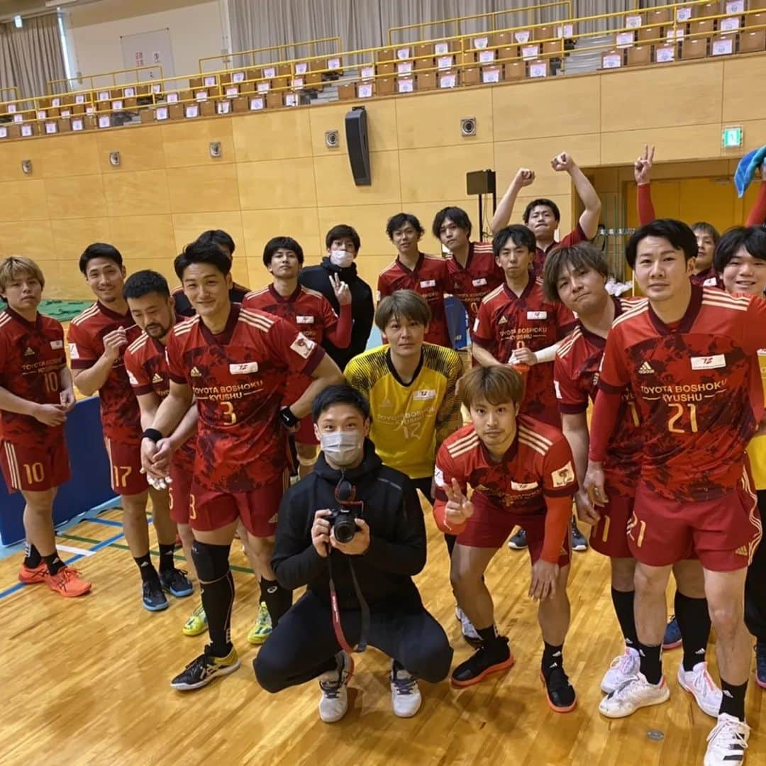 岩下祐太さんのインスタグラム写真 - (岩下祐太Instagram)「日本ハンドボールリーグ🤾‍♀️🤾 2021-2022シーズンは5位(11勝1分8敗)という結果で終わりました プレーオフ進出、日本一という目標に向けて、チームとしても個人としても成長を続けてきましたが達成することができませんでした、、、 シーズン通して応援してくださった皆さま本当にありがとうございました🙇 来シーズンこそ必ず日本一になりますので、また応援お願いします🔥  #日本ハンドボールリーグ  #トヨタ紡織九州レッドトルネード  #handball」3月12日 11時51分 - yiwasita