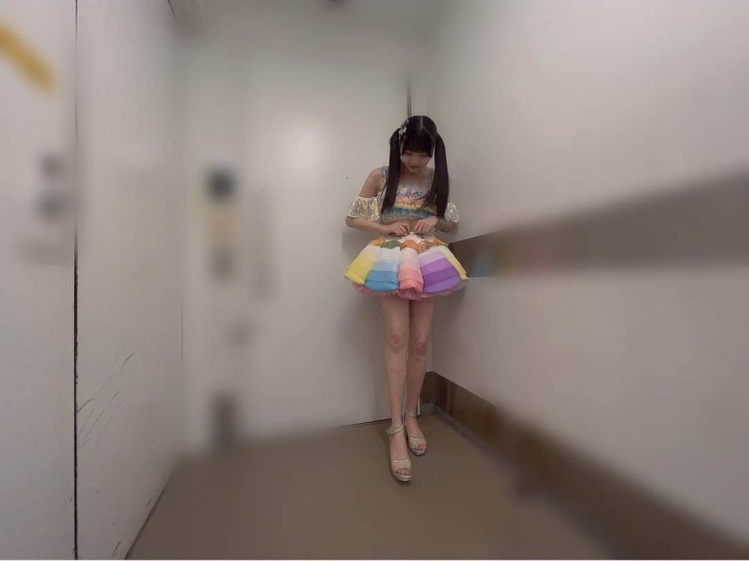 のインスタグラム：「ソロ公演ありがとうございました☺️🤍 かわいい曲たくさんできて楽しかった(՞ . .՞)੭"  #ツインテール」