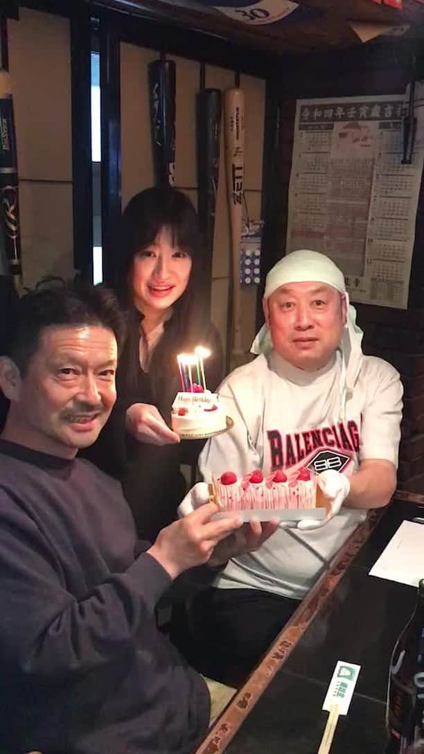 工藤亜耶のインスタグラム：「お父さんの誕生日を、お父さんの旧友ひろさんとしたよーん＼(^o^)／  お父さんとお母さんの出合いを作ってくれた方(^o^)  この人いなかったら、私はいませんw  二人共長生きしてね(^^)」