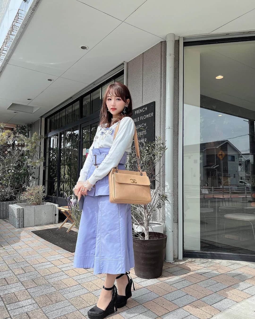 加藤里奈さんのインスタグラム写真 - (加藤里奈Instagram)「⋆ ootd tops〻 @brandi_jp  cardigan〻 @chesty_official  skirt〻 @snidel_official  earrings〻 @_meryshop_  bag〻 @chanelofficial   #ootd #fashion #instafood #instagram  #hairstyle #outfit #code #instafashion  #ファッション #撮影 #ヘアスタイル #ヘア  #コーディネート #コーデ #今日の服」3月12日 14時24分 - katoco0326