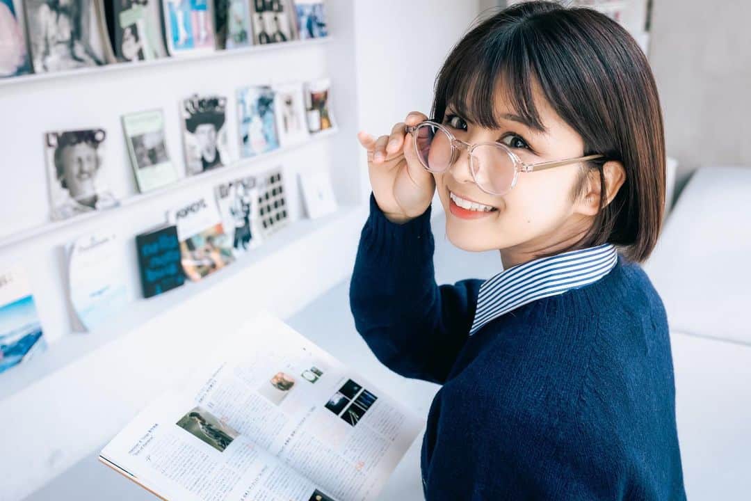 山本ゆうかのインスタグラム：「以前ストーリーで頂いた質問返し🌈 ⁡ ⁡ 🐣今1番行きたい場所はどこですか 遠くに住んでる友達の家🏠会いたい🤢 ⁡ 🐣ゆうかさん中々人のこと好きにならなそうですよね😂笑 男女関係なくめちゃくちゃ惚れっぽくて、人類の事すぐ好きになるよ！距離は取っちゃうけど ⁡ 🐣ゆうかさんのMBTIは？ この性格診断みたいなやつ、いつやっても「INFP-T」になります💭 ⁡ 🐣香水何使ってますか？ ヴィクトリアスシークレットのティーズレベルと ランバンの紫色のやつです。 ⁡ 🐣彼氏に望むことは！？ 考え方が自分と似てる人、私の事溺愛してくれる人、言葉じゃなくて行動で愛情表現をしてくれる人です。 ⁡ 🐣ゆうかりんが定期的にやってる筋トレはどなたのを参考にしてますか？ YouTubeのひなチャンネルの1週間で足痩せ動画と、下腹部痩せ動画と、バニトレ10分verをやってます🏋🏻‍♀️ バニトレは汗かくけど全然しんどく無いからオススメです。最近サボってやってません。 ⁡ 🐣好きなことと、嫌いなことはなんですか 好きなこと→ゲーム、寝る、1人カラオケ、 苦手なこと→旅行、集団行動、人と連絡を取ること(顔見えてないと怖い) ⁡ 🐣髪伸ばしてますか？ 伸ばしてます！ ⁡ 🐣最近良く聞く曲は？ enhyphenです ⁡ 🐣ゆうかりんさんの性格を一言で表すと何ですか？ 怠惰 ⁡ 🐣ナンパされまくるでしょ！？ びっくりするくらいされないです ⁡ 🐣好きな子が居るんですが、その子が16歳歳下の女性です。アタックしても良いものなんでしょうか？ .地位、人望、お金、美しくて若々しい見た目があるならアタックしても良いと思います！ ⁡ 🐣好きな芸能人居ますか？ 石原さとみちゃんと、浜辺美波ちゃん ⁡ 🐣ニット可愛い！レパートリーは何着くらいあるんですか？ ニットの数は分からないけど、服は大まかに数えたら200着くらいあります。撮影用に買ってる。 ⁡ 🐣最近輪をかけて可愛いのは何故ですか？ 私は自分が年々可愛くなくなっていってる気がしてるから嬉しいです、ありがとうございます🥲 ⁡ 🐣今までで1番ハマった映画は？ ディズニーアニメ映画が好きです。アナ雪とか。 こないだスパイダーマンノーウェイホーム見たよ🕷最高に面白かった ⁡ 🐣モデル料はいくらですか？ 初対面の方からのポートレート撮影は受け付けてないです🙇🏻‍♀️💦ごめんなさい🙇🏻‍♀️ ⁡ 🐣ご結婚のご予定と、何歳までに結婚しますか？ 結婚は1人でするものじゃないからご予定があるかも分からんけど、石油王を探してます。 ⁡ 🐣彼女への誕生日プレゼントに悩んでます、、26歳の女性へのプレゼントでおすすめありますか？ それくらいの年齢だとハイブランドをプレゼントする事が多いけど、好みがあるから「今日は1日財布出さなくて良いから、欲しい物買おう」って言うのが良いと思うよぉ🐁 ⁡ 🐣平均睡眠時間は何時間ですか？ 10時間🛏朝4時とかに寝て、午後に起きてます。 ⁡ 🐣朝はすぐ起きれるタイプですか？ 一回寝たら中々起きないです〜、撮影の日はどんなに早くても起きるよぉ😵‍💫 ⁡ 🐣朝起きたらまず何をしますか？ 何でこんな睡眠に関する質問多いんやろwww 起きたら歯磨きです🪥 ⁡ 🐣飼ってるわんちゃんのお名前は チワワがあんず、ダックスがはな、ラブラドールがひまわりです。 ⁡ 🐣男性のタイプと女性のタイプ 女性はとにかく笑顔が可愛い人が良い！！癒される！！笑顔が可愛いと言うか良く笑ってくれる子が好き！！私の話で笑ってくれる女の子が良いなあ！！！ 男性は塩顔色白で痩せてて大人しい人が好きです。中性的な人が良い。 ⁡ 🐣どこのブランドの服良く着ます？ snidelが多いです。 ⁡ 🐣好きな色は？ 🟡黄色🟡🟦服は青が多い🟦 ⁡ ⁡ 返せなかった人ごめんなさい、沢山ありがとう😭 ⁡」