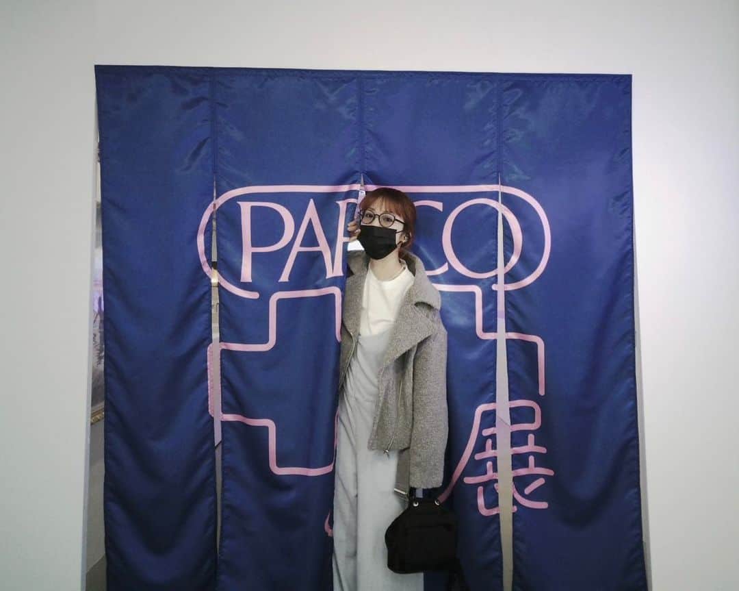 のインスタグラム：「❤️‍🔥  真奈ちゃんと池袋PARCO7階で開催中の  #サ展 に行ってきました☺️  サ道の原画からアートや写真や様々な 【サ】があって まさしく【サ展】でした！  興味深くて楽しかったな〜☺️  真奈ちゃんがガチャガチャで欲しいものを しっかり当ててるのがかっこよかったです✨  私は自分とみんなへのお土産にと ポストカードブックを購入しました！♡  ポストカードになってるからみんなにプレゼントする機会があったら配るんじゃ〜！かわいい〜！」