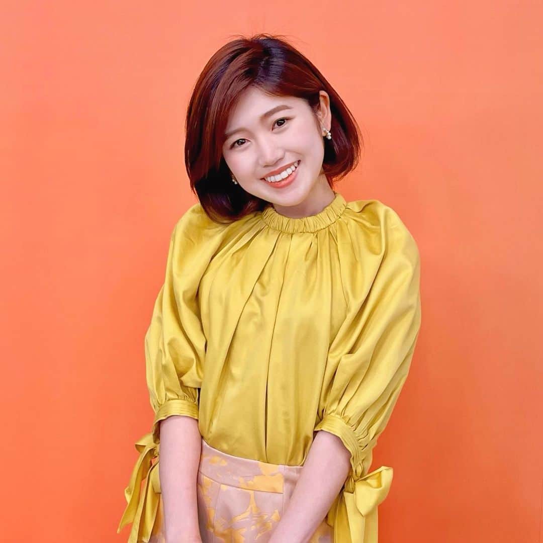 高橋幸のインスタグラム：「きょうの衣装はミモザ色でした😌💛 #春コーデ #yellowoutfit」