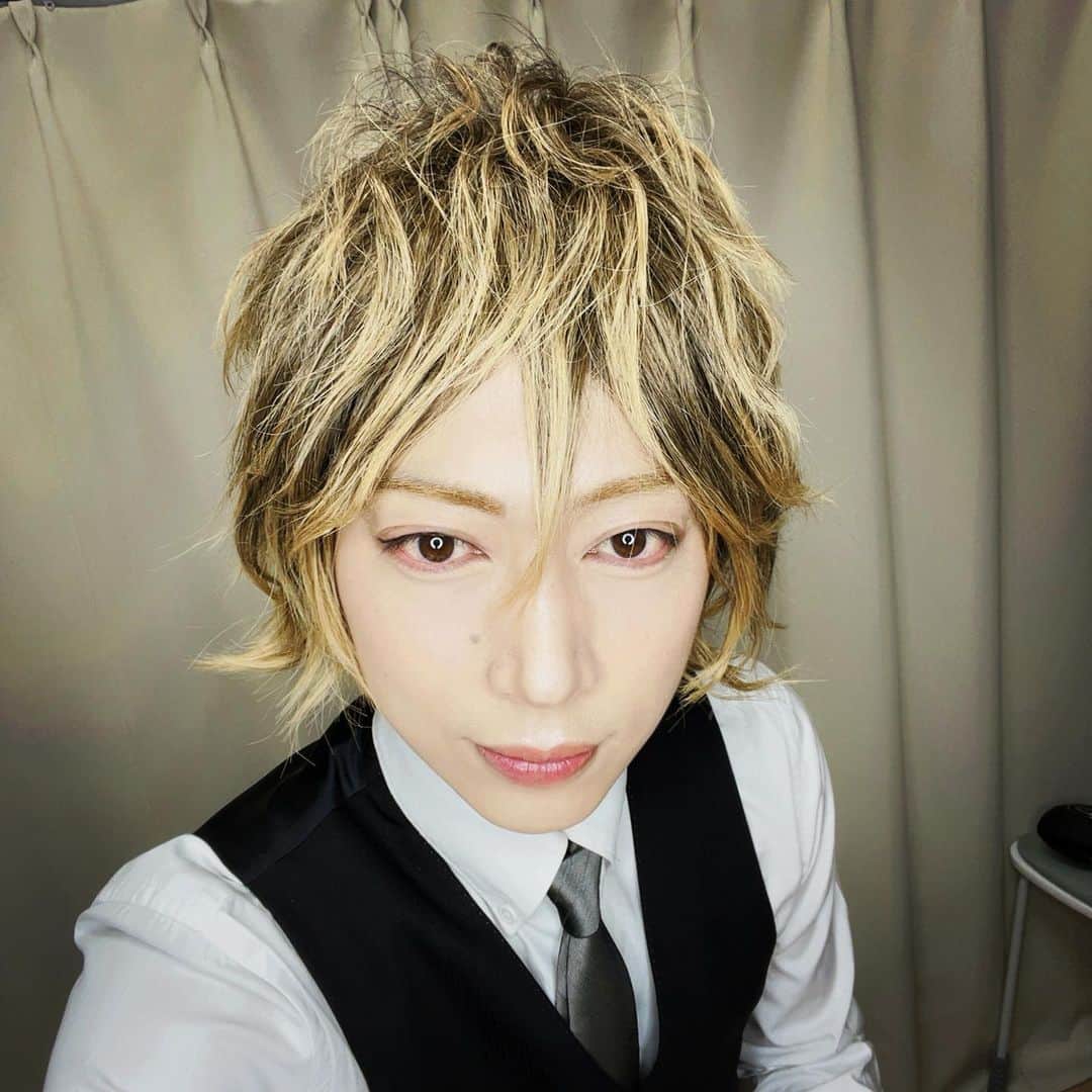 金田哲さんのインスタグラム写真 - (金田哲Instagram)「#ちっす♪ #ホスト風カナダ🤣 #YouTube #はんにゃ金田SHOWにて #近日公開 #おっつんこ✋」3月12日 17時18分 - satoshi_kanada