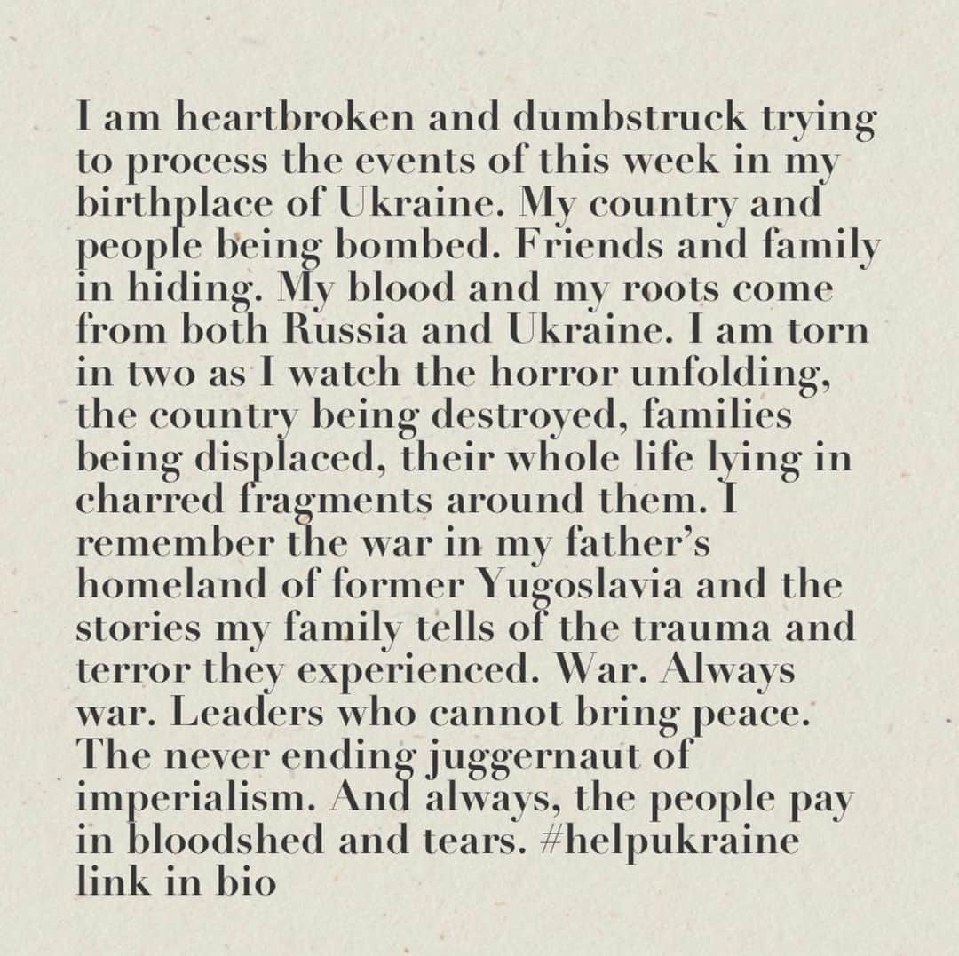 ミラ・ジョヴォヴィッチのインスタグラム：「Link in bio to organizations who can help the people of Ukraine.   I am heartbroken and dumbstruck trying to process the events of this week in my birthplace of Ukraine. My country and people being bombed. Friends and family in hiding. My blood and my roots come from both Russia and Ukraine. I am torn in two as I watch the horror unfolding, the country being destroyed, families being displaced, their whole life lying in charred fragments around them. I remember the war in my father’s homeland of former Yugoslavia and the stories my family tells of the trauma and terror they experienced. War. Always war. Leaders who cannot bring peace. The never ending juggernaut of imperialism. And always, the people pay in bloodshed and tears.」