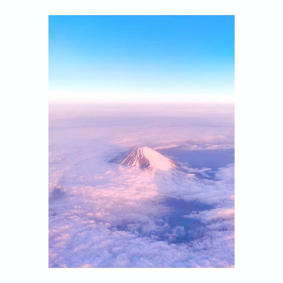 宮本笑里さんのインスタグラム写真 - (宮本笑里Instagram)「穏やかな空色なのに、冷たい風が頬を撫でる  #sky #mountfuji」2月26日 9時28分 - emirimiyamoto