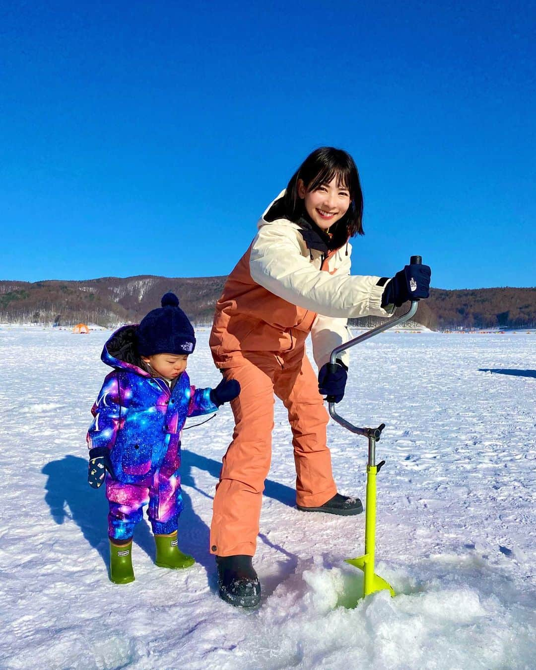 阪本智子さんのインスタグラム写真 - (阪本智子Instagram)「⛄️♡  岩手県で❄️ 2つの初体験をしてきました💗💗  一つはもうわかりましたかね🤣？‪🎣‬  #snow #iwate #fishing #onice #岩手 #岩手旅行 #雪 #氷上 #男の子ベビー #男の子ママ #阪本智子」2月26日 9時21分 - tomoko_sakamoto423