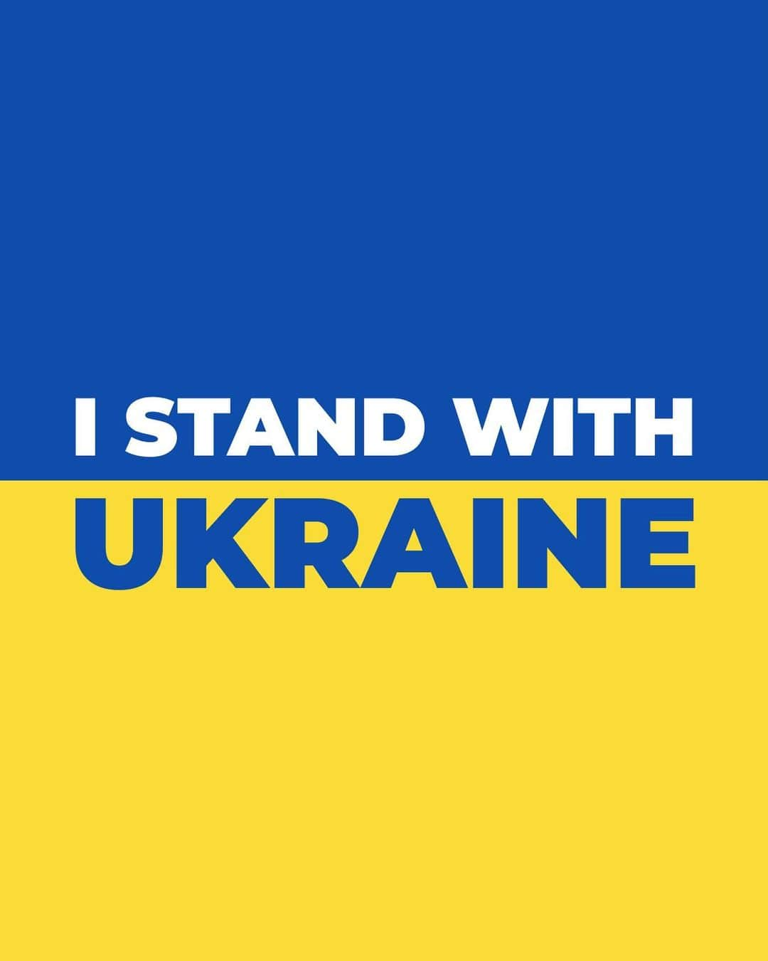 Girleatworldのインスタグラム：「It has been a surreal day. #StandWithUkraine 🇺🇦  Let's be clear - This isn't just war against Ukraine. It's war against democracy and freedom.  If you don't know what's going on, get educated and make your stance. Apathy is not an option.」