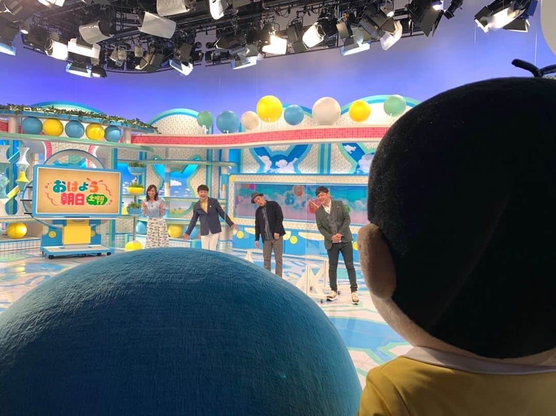 のインスタグラム：「おは土始まりました SPゲストも登場！ 見守ってくれているのは？  #ドラえもん#のび太くん #ミルクボーイ #映画ドラえもん  #おは土#おはよう朝日土曜日です#ABCテレビ #シャンプーハット#恋さん#てつじ #北村真平#斎藤真美#ABCアナウンサー#佐藤悠」