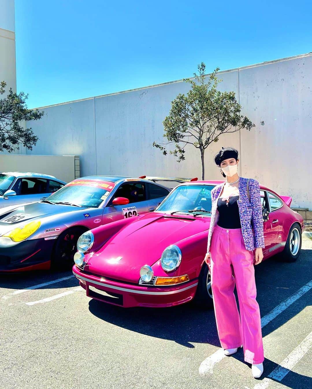 クララのインスタグラム：「Beautiful engineering @guntherwerks @vorsteinerpeter #porsche993」