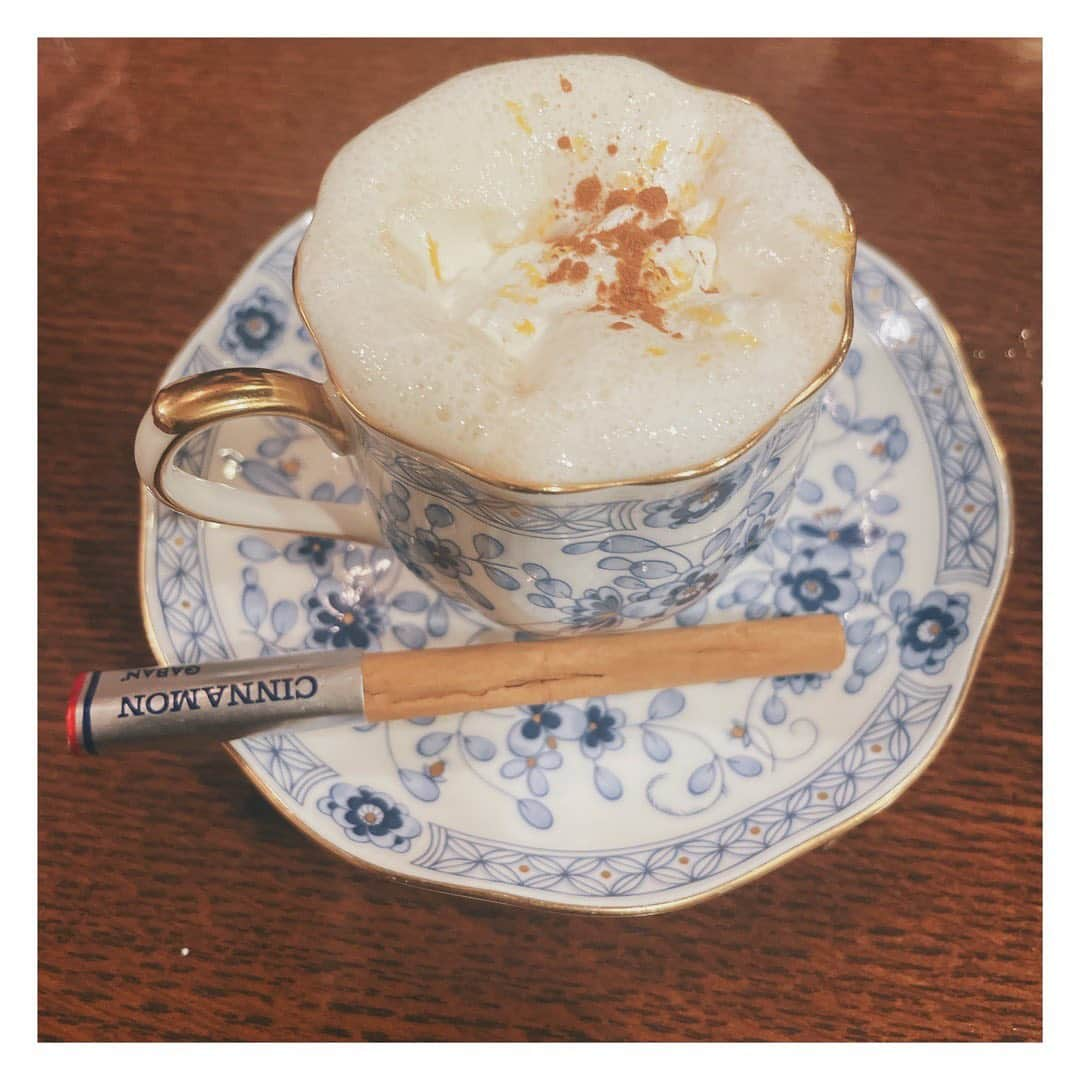 佐野ひなこのインスタグラム：「カプチーノ☕︎ . 写真集コメントたくさんありがとうございます！☺️」