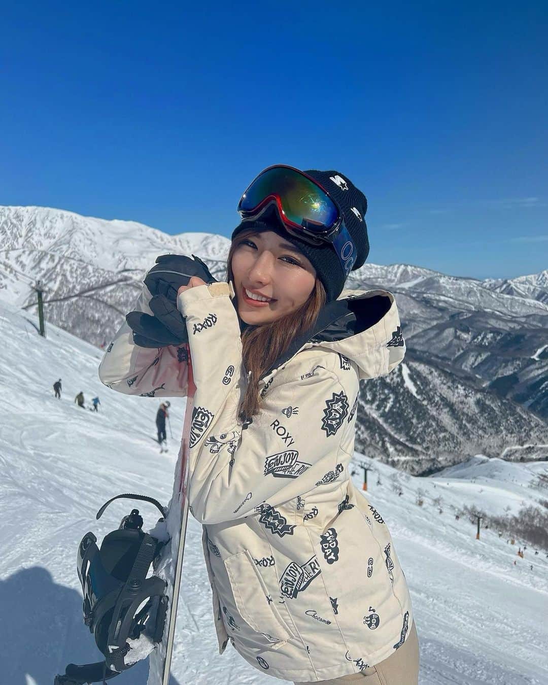  りさぶーのインスタグラム：「尻滑りから上達しました😂♥️w  #snowboarding #スノボー女子 #白馬村 #長野県」