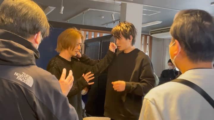 ケイ×ヤク―あぶない相棒―のインスタグラム：「ドラマ『ケイ×ヤク』  【#ケイヤク おまけ⑦メイキング🎬】  1本の🚬をめぐって対決した“じゃんけんブルドッグ”  勝敗が決まらず“あいこ”のまま終わる予定が… 苦戦続きの裏側を公開✨  NG集を加えた“おまけ⑦”⬇️ lnky.jp/GqJ3ipM  7話見逃し配信中 https://tver.jp/corner/f0099003  #鈴木伸之 #犬飼貴丈 #栗山千明  #徳井義実(#チュートリアル)  #松本利夫 （#EXILE） #吉村界人 #眞島秀和 #板尾創路 #萩原みのり #青野楓 #弓削智久 #大野瑞生 #第8話3月3日23時59分」