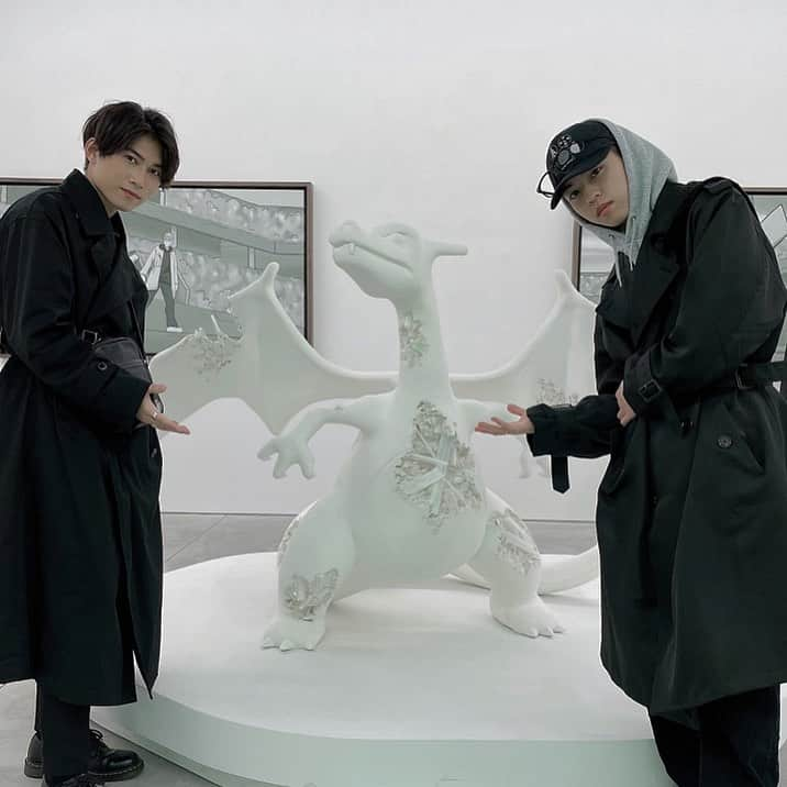 飯泉遥斗のインスタグラム：「Pokémon x Daniel Arsham  NANZUKA UNDERGROUND  Hidden within the Tall Grass / 草むらに潜む  #ダニエルアーシャム #pokemon #poketmonster #danielarsham #ポケモン #リザードン #lizardon」