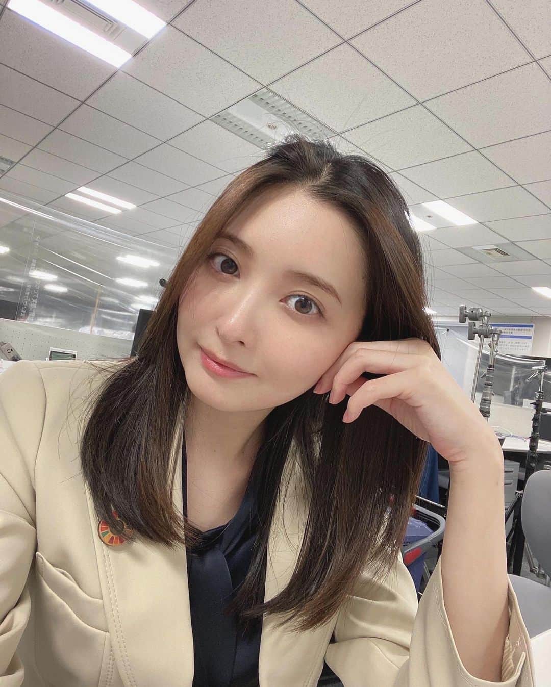 大石絵理のインスタグラム：「フジテレビスペシャルドラマ 木のストロー　日野薫役で出演します💖 住宅メーカーに勤めながら環境問題について向き合い、木のストローを開発していくほっこり心温まる優しいストーリーです。 15:30-はじまります〜みてねー☺️❣️」