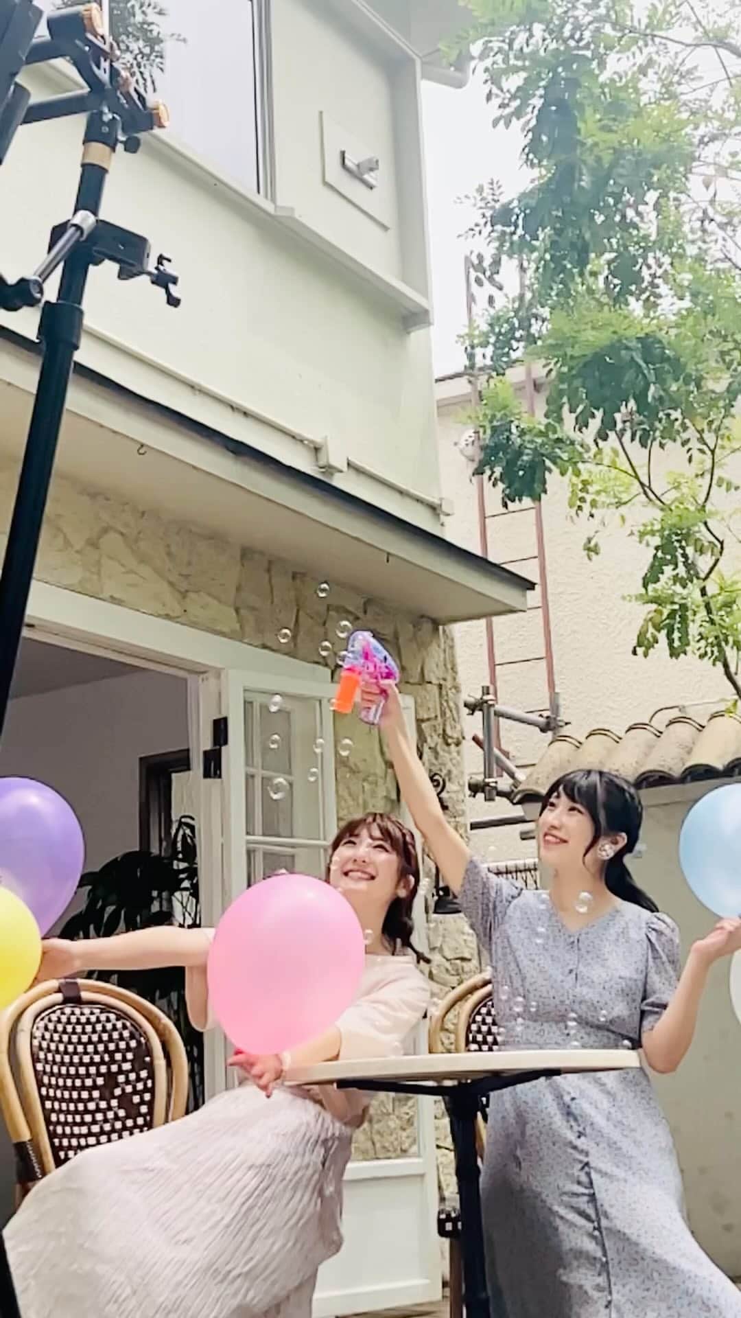 加藤一華のインスタグラム：「🦄🌈🌿🎈✨  #ダイスキセカイ #MV #いちなる #offshot #girls #happy #ballon」