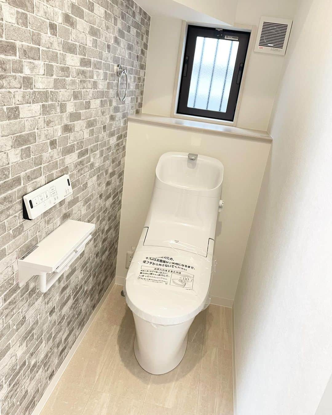 株式会社 元氣建設のインスタグラム：「#マイホーム #一戸建て #インテリア #ダイニング #キッチン #和室#家づくり#モデルハウス #元氣建設 #元気建設 #リフォーム #リノベーション #ショールーム #住宅 #新築 #外観 #注文住宅 #自由設計 #大阪 #木目 #和#カウンターキッチン #myhome #玄関ポーチ#interior #showhome #instahome」