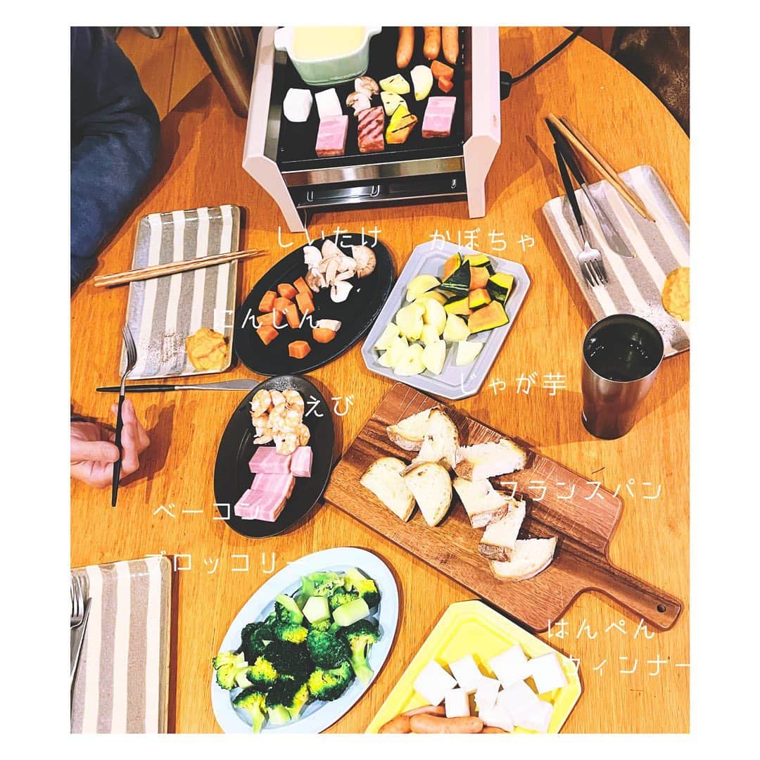 笹峯愛のインスタグラム：「ご飯と言うか、つまみと言うか。  #切る だけ #晩ごはん  #チーズフォンデュ やっぱり#オシャレ に#盛り付け できない」