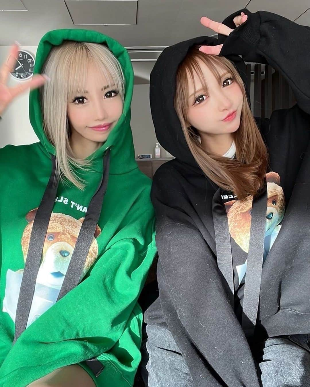 唯月みらいさんのインスタグラム写真 - (唯月みらいInstagram)「久々会えた💚🖤ペアルック💚🖤 この日も楽しくて笑い転げた｡ﾟ(ﾟ＾ω＾ﾟ)ﾟ｡ 次はまたすぐ会えるといいな🤤  黒着てるととろちゃんの毛がすんごい😂🤍」2月26日 13時08分 - a_rin.popo