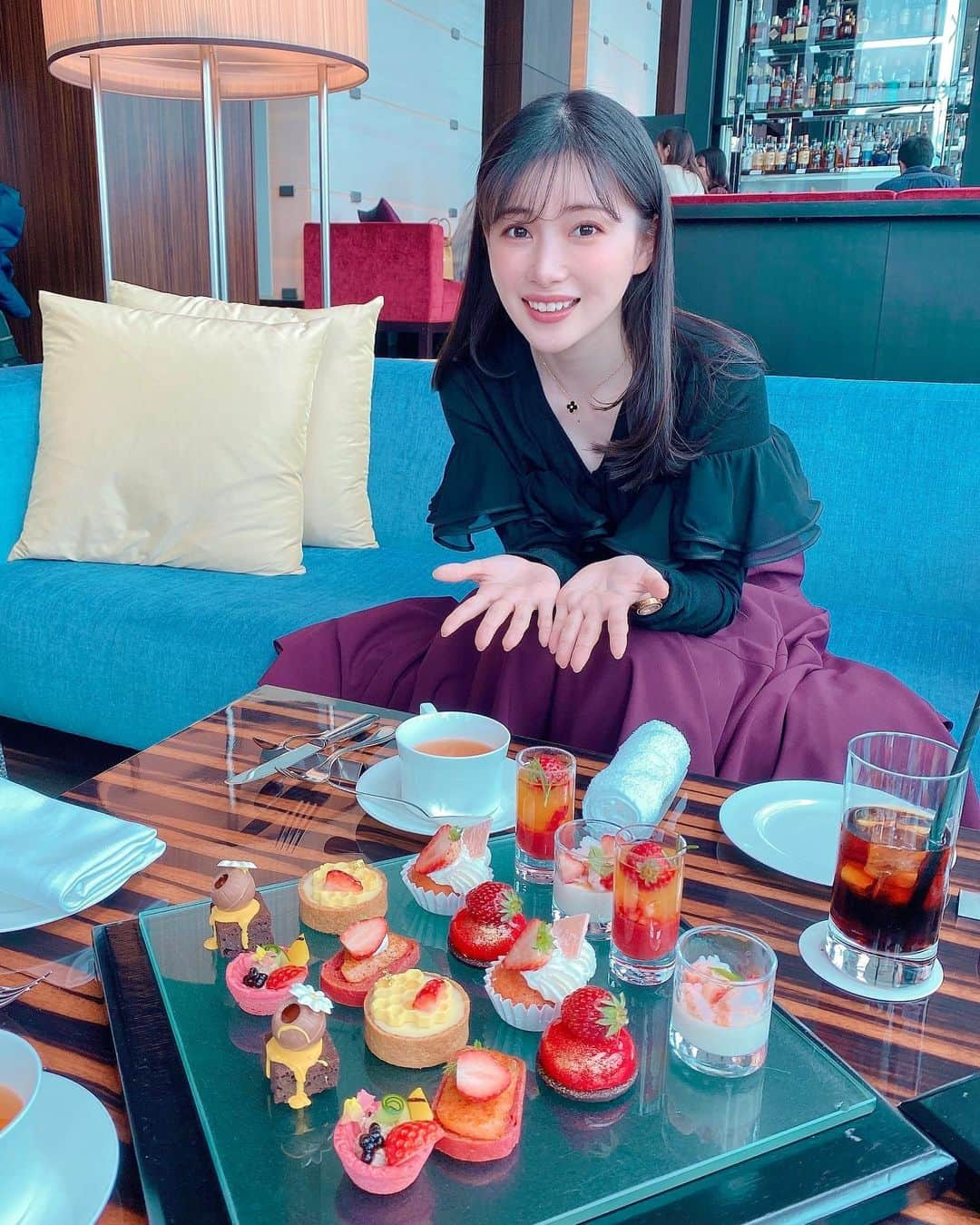 早田悠里子さんのインスタグラム写真 - (早田悠里子Instagram)「コンラッド東京のアフタヌーンティー🫖  苺の季節はアフタヌーンティーに行きがちです🤣🍓  #conradtokyo #afternoontea #strawberry #アフタヌーンティー #アフタヌーンティー東京 #カフェ巡り #ミーティング #adeam」2月26日 19時37分 - yurikohayata