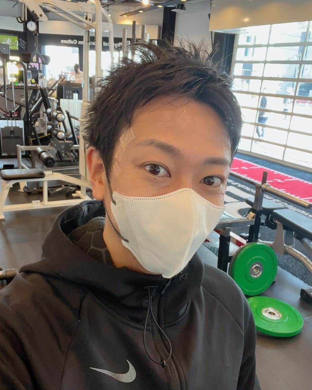 のインスタグラム：「. マインドが少しでもネガティブになったな😔って感じたら 何も考えず筋肉を動かして しっかりマインドをコートロール😄✨ #筋トレ#マインドフルネス #KADOMORI」