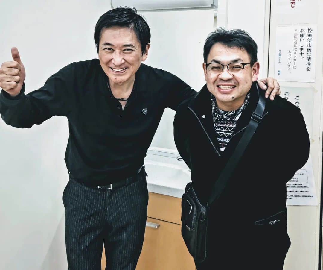 藤岡幸夫のインスタグラム：「昨日は九州交響楽団とベートーヴェン２番＆英雄❗ 九響は濃厚にしてドラマティック❗リハから楽しかった❗皆さんに感謝😀５月の定期を楽しみにしてます🔥 コンマスの扇谷泰朋さんと。終演後に下野竜也さんが現れびっくり(*_*;（奥様はオケ中でヴィオラを弾いていた🤣） 再会嬉しかった🥰  このアカウントは表アカウントです。 裏アカウントは↓ @sachiofujioka」