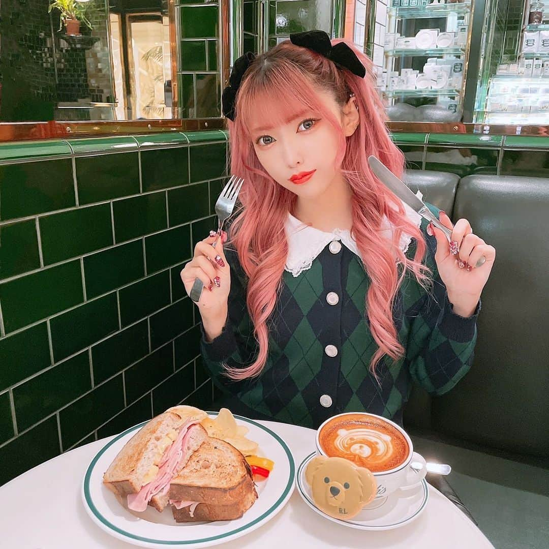 しゅがーさんのインスタグラム写真 - (しゅがーInstagram)「かっふぇ☕️💖  #表参道カフェ #表参道 #カフェ #インスタ映え」2月26日 20時50分 - syugasyuga14