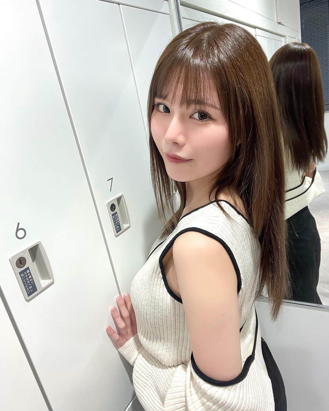 プラネットオシリスのインスタグラム：「. カラーとトリートメントしてもらってきた💇🏻‍♀️ サラサラになった〜〜8888 . . Thank you🌟 @hiroking225 ✌️✌️ . . #美容院#渋谷美容院#トリートメント」