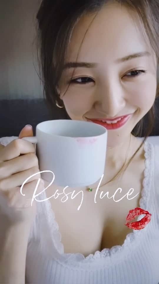 のインスタグラム：「coming soon...💋☕️  なりたい自分になる為に…  一歩踏み出すのには、勇気が必要。  踏み出す“きっかけ”を 作りたいという想いから  『Rosy luce』というブランドは 生まれました  もうすぐ始まります…💄 by RosyLuce  #rosyluce」
