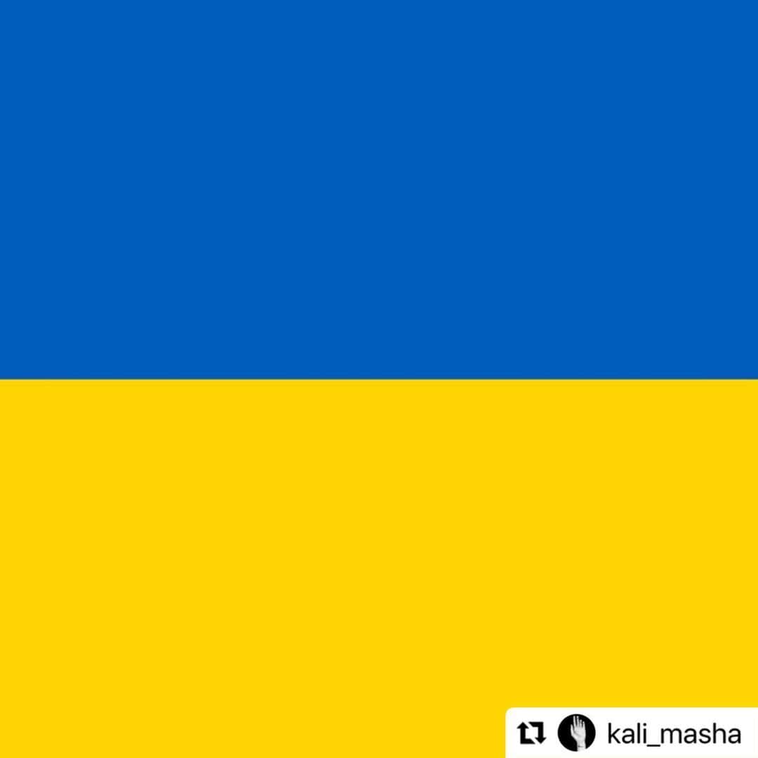 紗栄子さんのインスタグラム写真 - (紗栄子Instagram)「We hope for the peace and safety of the Ukrainian people. I know that there are many people who have the same feeling from Russia. Let's take action.  私たちはウクライナの人々の平和と安全を祈ります。 そしてロシアにも同じ思いの人々が沢山いるということを知っています。 私たちは行動を起こします。  #ThinkTheDAY @_thinktheday   #Repost @kali_masha with @make_repost ・・・ It’s hard for me to write about this.  Recent Russian invasion of Ukraine breaks my heart and I’m very greatfull to everyone who reached out to me and helped my family and friends back home to be safe. Shame on Putin for saying that Ukraine had no history of being a true nation. I am Ukrainian and proud. Meanwhile, all my friends and relatives are very brave. I can’t even describe my feelings when I hear them on phone telling me as they are ready to defend them selfs and people they love no matter what.  I’m keeping a close contact to everyone back home and only hope for more future support of other countries against this tyranny made by Putin.」2月26日 21時30分 - saekoofficial
