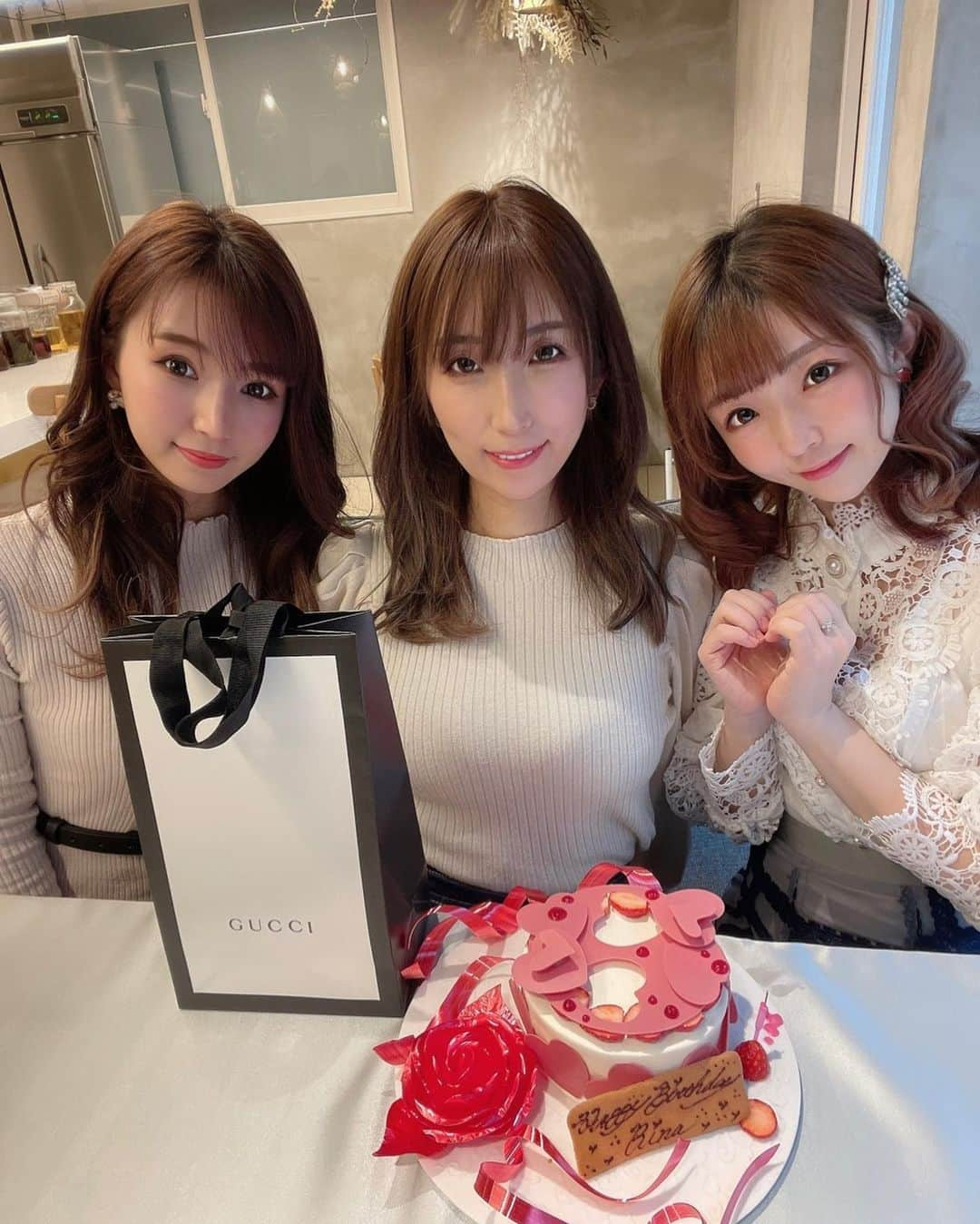 佐倉絆さんのインスタグラム写真 - (佐倉絆Instagram)「大好きで 大切な 誰よりも優しい彩奈リナ  お誕生日おめでとう🎂🎉🎁✨  #初めて交わした言葉 #まだはっきりと覚えてる #凸凹な僕らだけど #ここまでこれたのは #どんな時も変わらない強い絆 #出会えてよかったありがとう #涙や笑顔が未来に変わる #これから始まる奇跡を #一緒に描いていこうよ #100年先も #君はずっと #大切なmyfriend #落ち込んだ時は誰より #話を聞いてくれたよね #時間を忘れ朝まで語り合い #重ねてく夢のかけら #小さな幸せわけ会おう #辛い時は頼ってよここにいるから #今日も明日も #よろしくなMyfriend」2月26日 21時55分 - kizunasakura