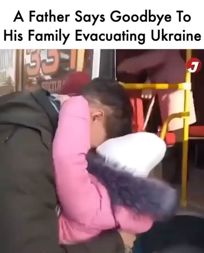 bestvacationsのインスタグラム：「😔 This is the reality of war. Civilians are the ones who suffer, innocent families suffer. Pray for Ukraine 🇺🇦 Pray for the world ♥️  🎥 by @new.news.eu posted on their Twitter via @earthpix」