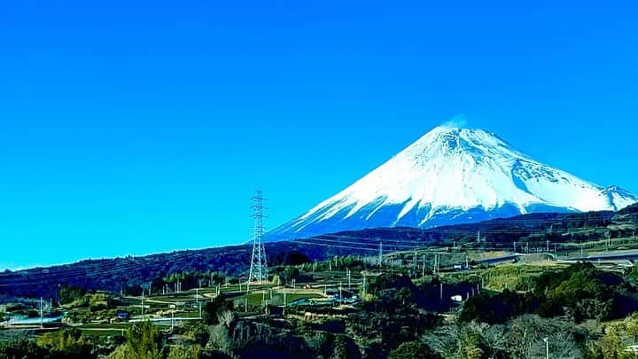 世良公則のインスタグラム：「・・・・・・  今日の富士  ・・・・・・  #世良公則 #masanorisera #japaneseartist #japaneseculture #mtfuji #富士山 #beautyfulview #日本の美 #晴天」