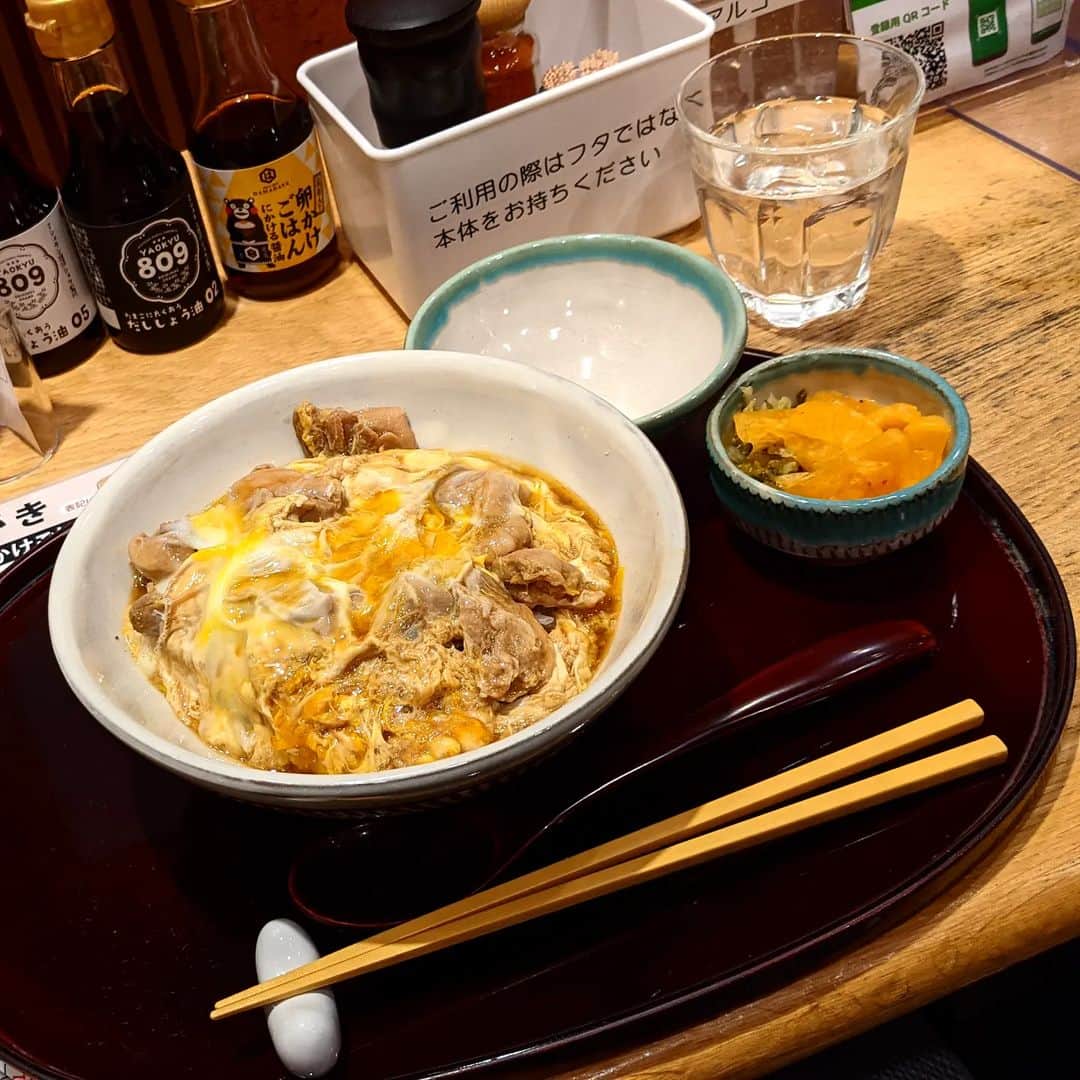 スーツのインスタグラム：「JR九州ファームのうちのたまごを使用した親子丼です。」