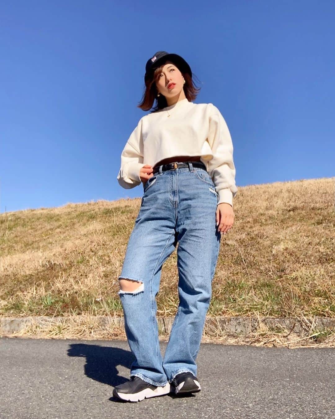 小山玲奈さんのインスタグラム写真 - (小山玲奈Instagram)「おはれーなんぼ🌼 最近買ったこのショート丈の白のトップスお気に入り。」2月27日 9時31分 - reina_koyama_official