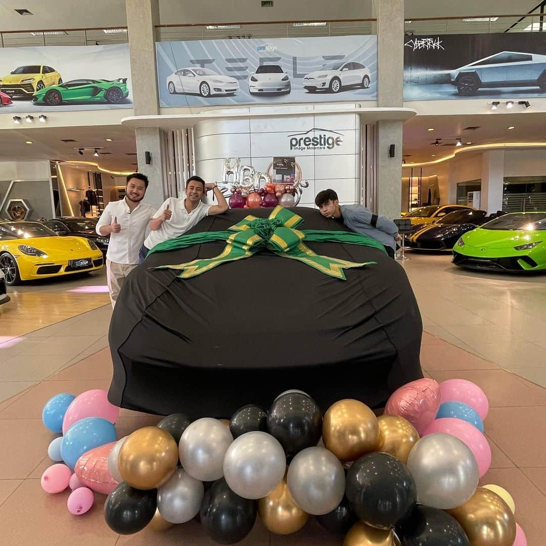 Raffi Ahmadさんのインスタグラム写真 - (Raffi AhmadInstagram)「🏎 Makasih yah ❤️🤣」2月27日 10時17分 - raffinagita1717