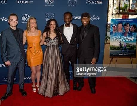 メジャー・ドッドソンのインスタグラム：「Had a wonderful time at the premiere of #tysonsrun - got to catch up with my friends from the set and see it on the big screen.   @tysonsrunmovie @laylajfelder @barkhadabdi @smarthouse26 #KimBass  #TysonsRun #autism #autismawareness #run #marathon #determaination #achievegreatness #buchwaldtalent   Check it out March 11th nationwide in select theaters - I hope you enjoy it.   Photo credit Marcus Ingram/Getty」