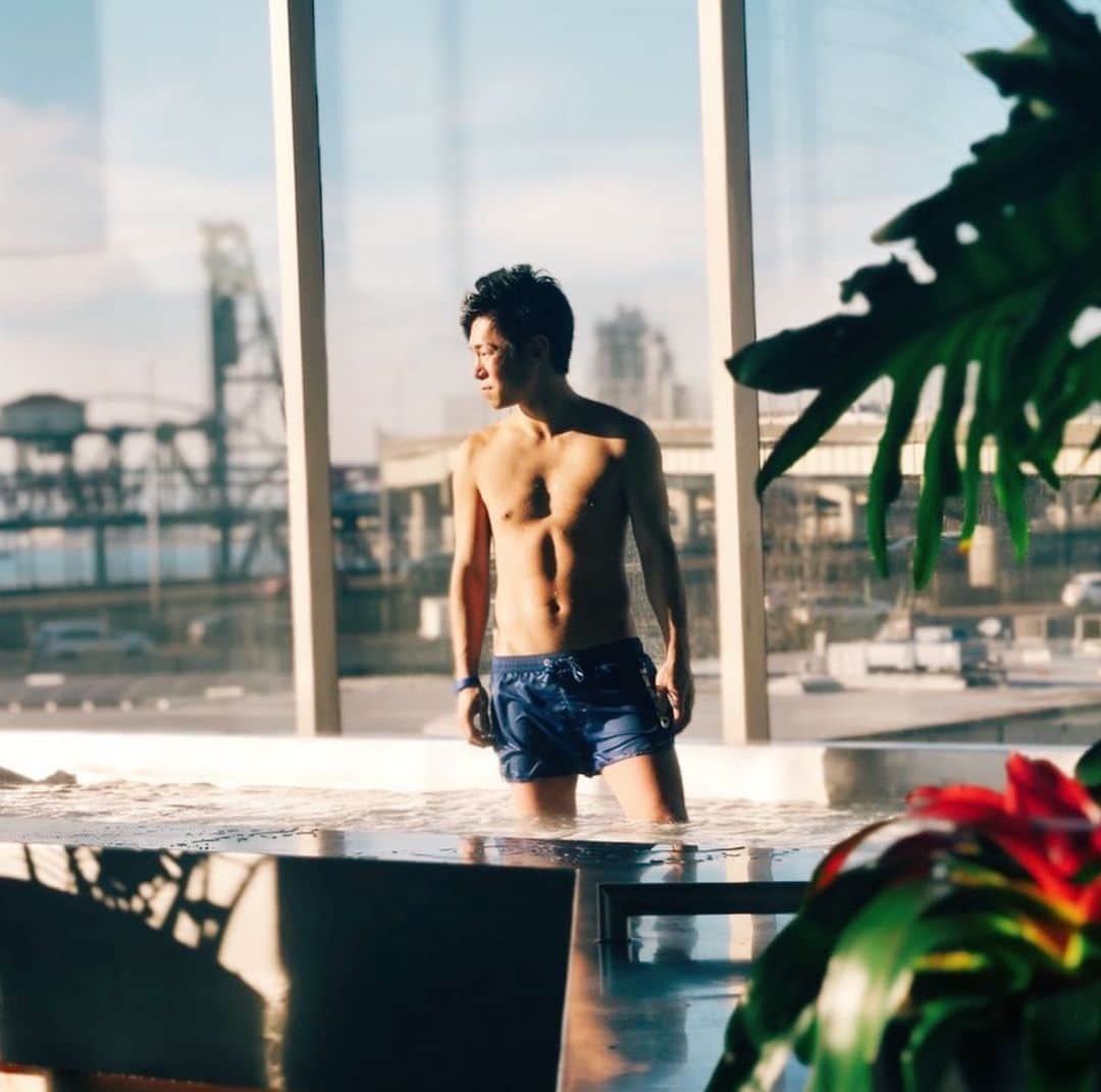 村上大介のインスタグラム：「アスリートとして、私の体と心の世話をすることが私の最優先事項です。 北欧風の一連のお湯、冷たいプランジ、スチーム、サウナのセッションに続いて、あなたは元気を取り戻し、若返りを感じることができます！  As an former competitive athlete taking care of my body and mind is my top priority. Following the Nordic-esque sequence of hot water, cold plunge, steam, and sauna sessions makes you feel recharged and rejuvenated! Thank you @knotsprings for inviting me to a relaxing afternoon at your Portland, Oregon location and I can’t wait to be back! #KnotSprings  #Oregon #Portland #オレゴン #ポートランド #アメリカ　#バイリンガル #ブログ #pnw #pnwonderland」