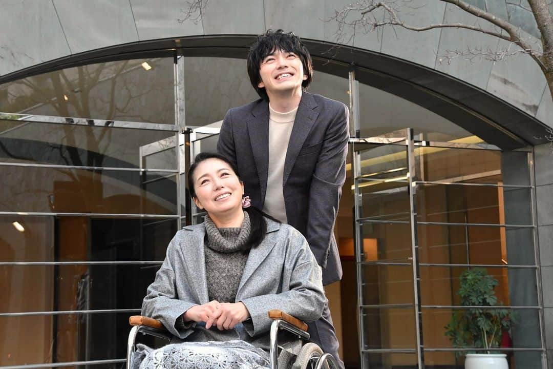 愛しい嘘〜優しい闇〜のインスタグラム：「. ||◤  DNAがなんだって言うのそんなもの関係ありません。 　　　　　あの子は、私の愛する息子です。  ￣￣￣￣￣￣￣￣￣￣￣￣￣￣￣￣￣￣￣￣￣￣￣◢||  血の繋がりはないと分かっていながらも 本当の母親、息子のように接していた2人。 心の繋がりが強く感じられた場面です𓂃𓈒𓏸  #愛しい嘘 #いとうそ  #毎週金曜よる11時15分 #波瑠 #林遣都 #溝端淳平 #本仮屋ユイカ #黒川智花 #新川優愛  #松村沙友理 #徳重聡」