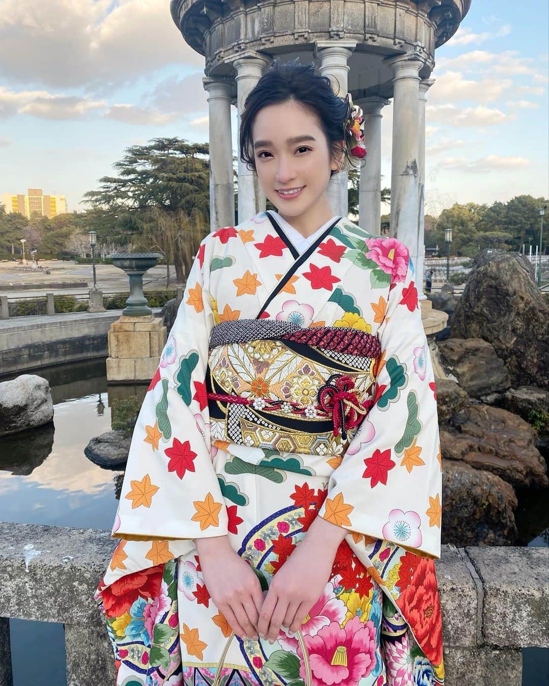 太田麻美のインスタグラム：「振袖を着ました👘🤍❤️  #振袖 #和装 #和装ヘア #ヘアアレンジ #ヘアセット #名古屋」