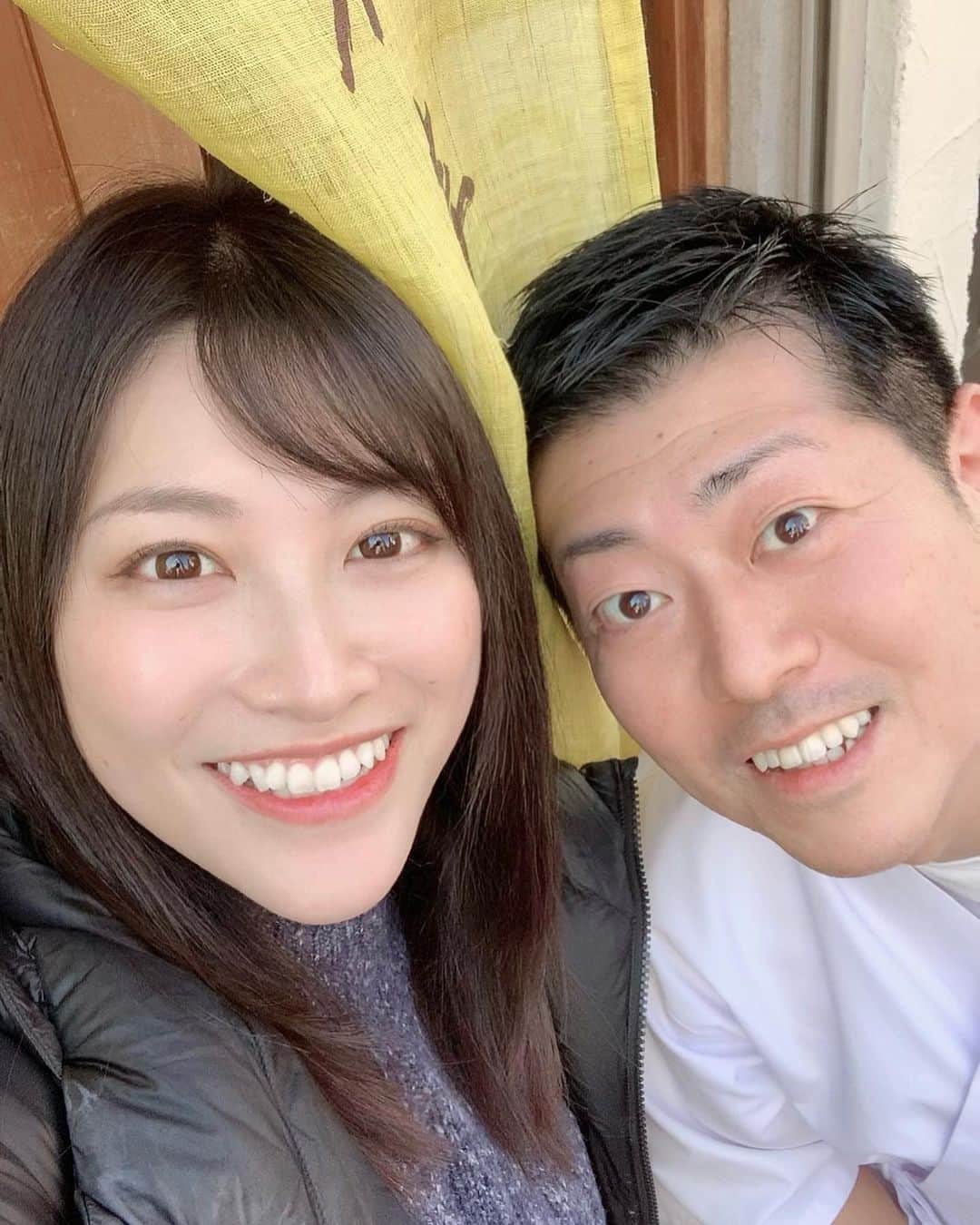 のインスタグラム：「自撮りしてたら,大将が入ってきてくれました😝 鰯,美味しかったなあ。この時期よく出てくる,のれそれも大好き🥰  I ate sushi in Osaka.  The person next to me is a sushi chef. Sardine, it was delicious.  I also love Conger Eel Fry, which often appears at this time of year 🥰  #春原未来 #鮨スタグラム #大阪グルメ #大阪鮨 #松寿司 #北畠 #阿倍野区 #osakagourmet #osakasushi #鰯 #いわし #sardine #congereel #お鮨大好き #毎日でも飽きない #sushilover #美味しいもの好きな人と繋がりたい #食いしん坊女子 #季節感のある暮らし」