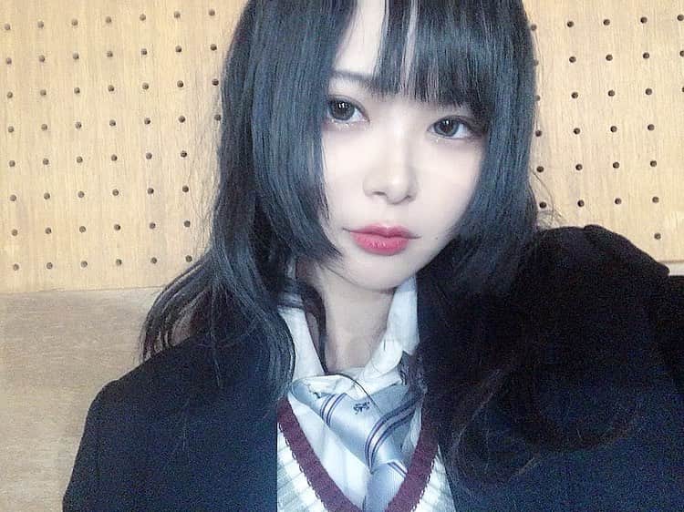 竹内ななみのインスタグラム：「.  じゃないロマンティック MV YouTube上がったって。  .」
