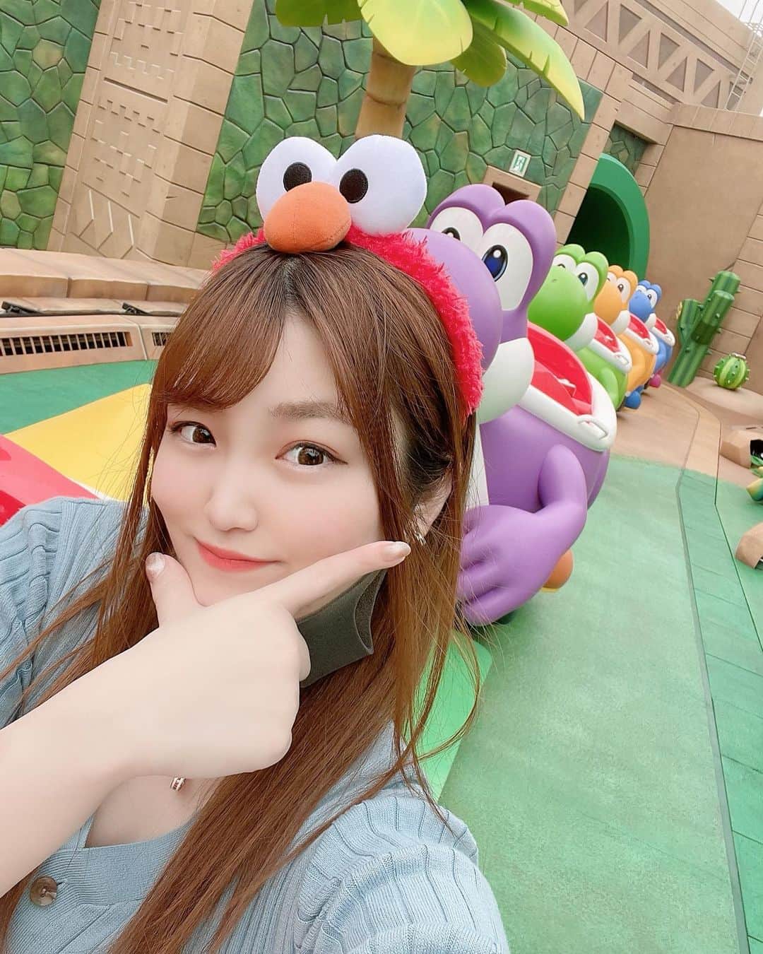 白河希美のインスタグラム：「ヨッシーの大群🦖💓  #過去pic #usj #ユニバ  #ヨッシー #ヨッシーの大群 #ジェットコースター #一時期ハマってたポーズ#タイミング狙いました」