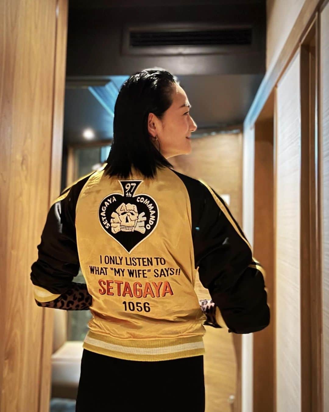 のインスタグラム：「⁡ ⁡ 昨日放送された「世界一受けたい授業」で 所ジョージさんにいただいたスカジャン❤︎ 早速着てまーす！所さん、ありがとう！ ⁡ #世界一受けたい授業 #所ジョージ ⁡」
