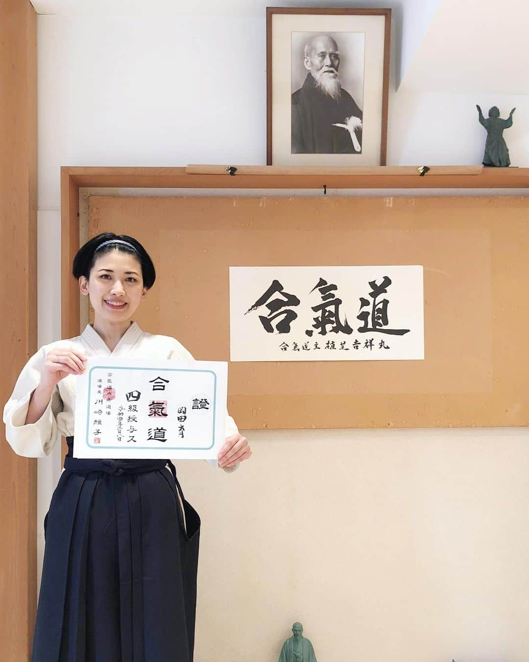 岡田育さんのインスタグラム写真 - (岡田育Instagram)「Reached 4th kyu in #Aikido and licensed! I’m not a rapid learner but happy to belong to Tokyo dōjō and also keep practicing at New York dōjō. A nice pic taken by my 7yo mat mate! . #aikidoaikikai #aikidolife #aikidodojo  #aikidotraining #aikidoforall  #合氣道 #合気会 #合気道教室  🥋🔰🥋🔰🥋📛 🙋🏻 . 日米二拠点 #合気道 生活、他人様より相当のんびりめで昇級しております。ここから三級までの道程が遠い！ 座技ー！ 間に立技だけの三・五級が欲しいよ。切実に。」2月27日 18時03分 - okadaic